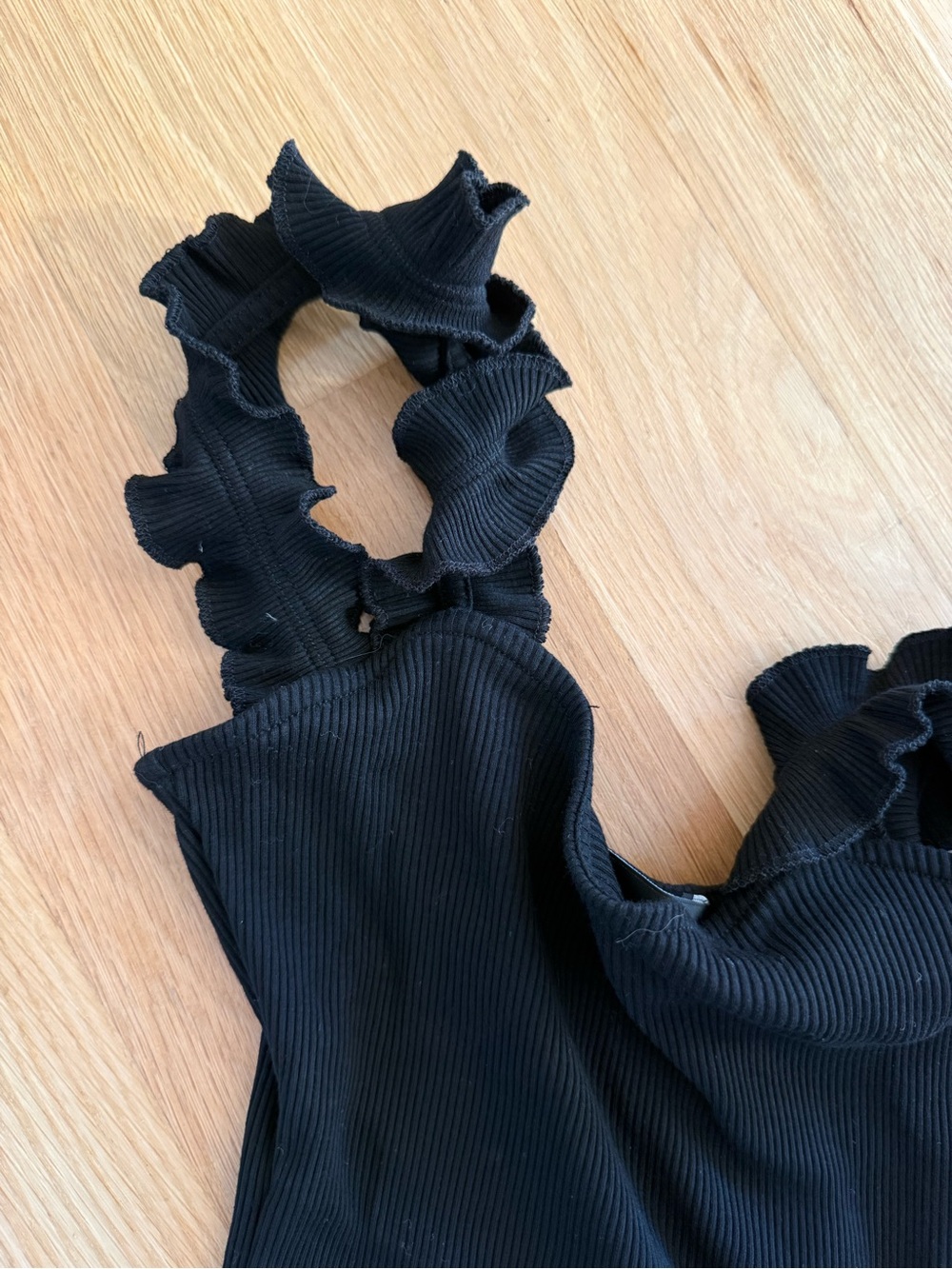 Black Ribbed Ruffled Strap Bodysuit - Picture 3 of 4